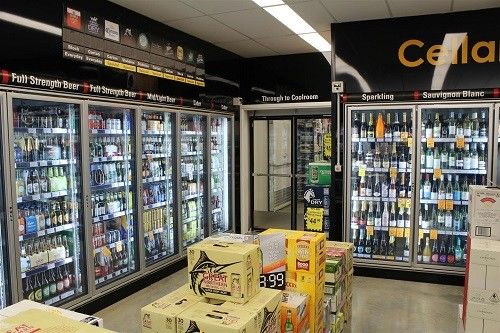 Supermarkt-Glastür-Anzeigen-Weg in den kühleren Lebensmittelgeschäft-Mini-Markts-Tankstellen